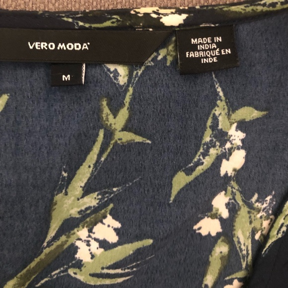 Gorgeous Vero Moda Women’s size medium blue and green wrap shirt - Picture 2 of 4